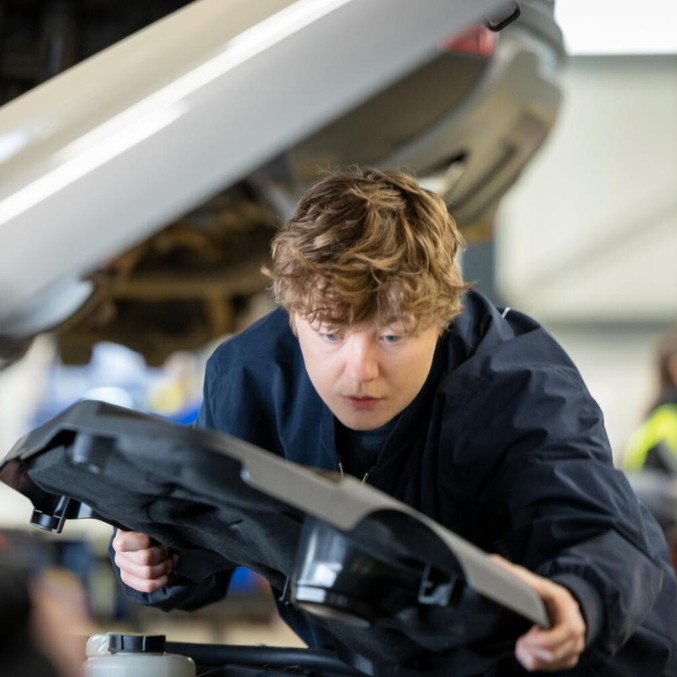 Commercial vehicle auction service - Cox Automotive